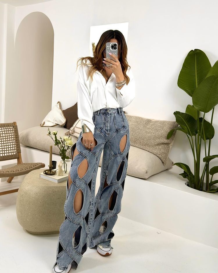 Cut- Out Love Twist Jeans-Edgy & Bold Stayle